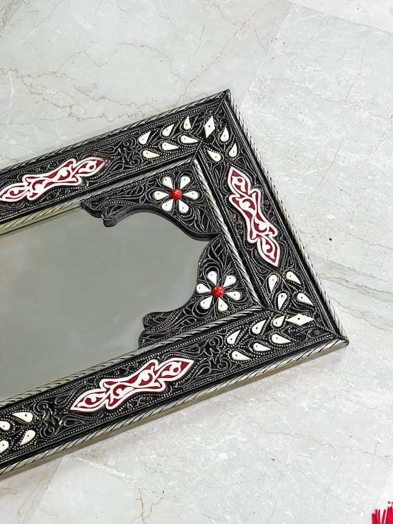 モロッコ風ウォールミラー：骨象嵌入りハンドメイドシルバーメタル