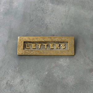Cubierta de latón para buzón hecha a mano – Placa de buzón vintage marroquí – Buzón antiguo para casa y oficina – Artesanía marroquí