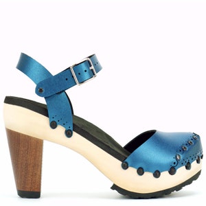 clog heels closed toe