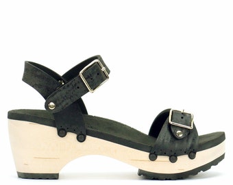 women's clogs and mules with arch support