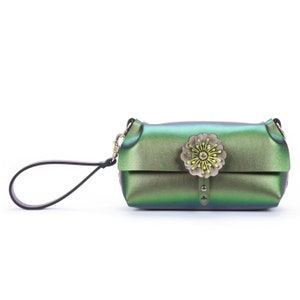 Emerald Wristlet Emerald Green Iridescent Flower Wristlet - Etsy