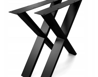 Könnte beinhalten: Schwarze Tischbeine aus Metall mit Kreuzdesign. Die Beine sind aus robustem Metall gefertigt und haben eine schwarze Pulverbeschichtung.