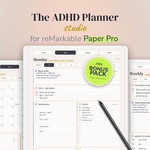 Puede incluir: Un planificador digital TDAH para reMarkable Paper Pro con un diseño diario que incluye secciones para brain dump, tres prioridades principales, bloques de tiempo y listas de tareas. Un lápiz óptico negro descansa sobre la pantalla con el texto.