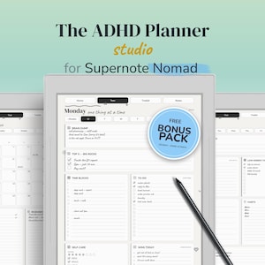 Pode incluir: Uma agenda digital intitulada The ADHD Planner studio for Supernote Nomad exibida na tela de um tablet. A interface apresenta um layout diário com seções para tarefas, blocos de tempo e autocuidado, acompanhada por uma caneta stylus preta.