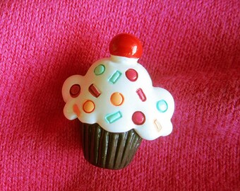 UK shop * Chocolate Cupcake Brooch