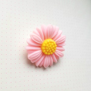UK shop Pink Daisy Flower Brooch image 2