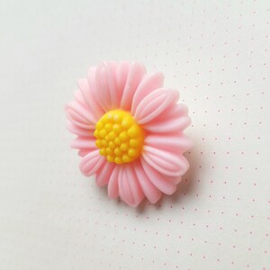 UK shop Pink Daisy Flower Brooch image 3