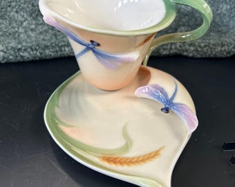 Taza de té y platillo FRANZ Dragonfly en caja sin poliestireno
