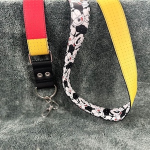 レア　ディズニー　WDI ドラゴン　キャスト　ピン　ランヤード　ストラップ　赤 レア ディズニー WDI ドラゴン キャスト ピン ランヤード ストラップ