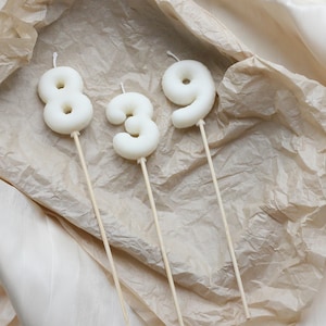 White Balloon-Shaped Number Candle Topper – Minimalist Birthday Cake Decoration, Handmade Beeswax and Olive Wax Candle for Celebration