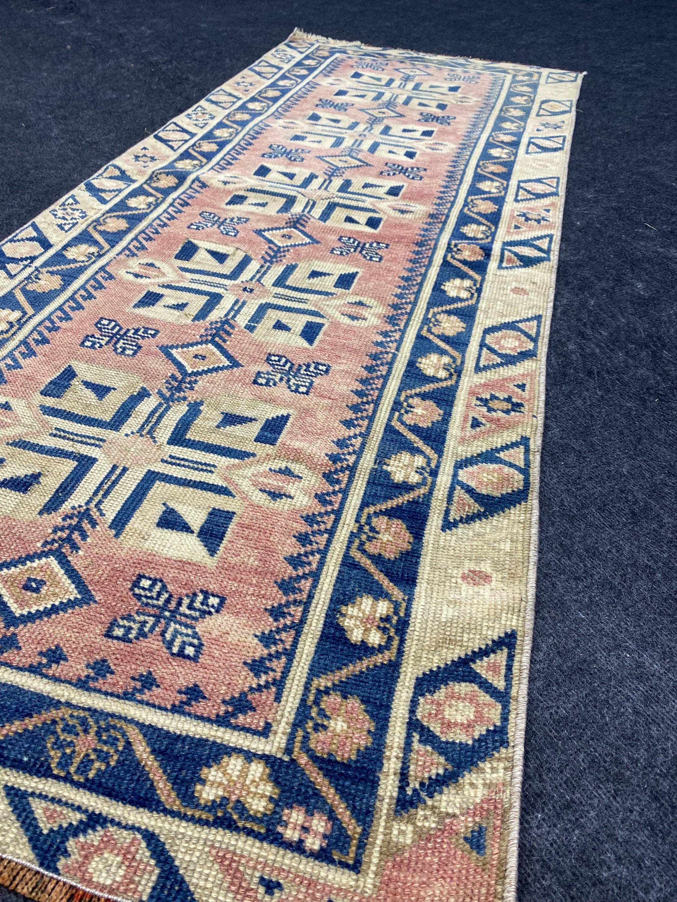 ヴィンテージ　トルコ製ランナーラグ 2'6”x12'4” フィートのトルコ製ビンテージ ランナー ラグ