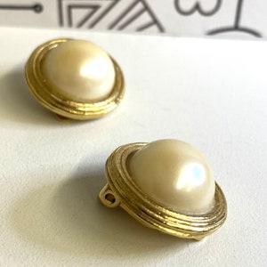 Mimi D IN vintage clip ons, gold plated, Simulated Pearl Earrings, 1980s Earrings
