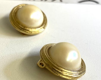 Mimi D IN vintage clip ons, gold plated, Simulated Pearl Earrings, 1980s Earrings