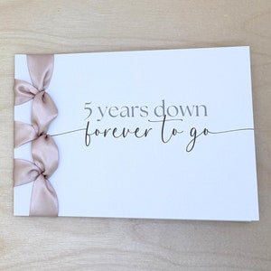 Carte d'anniversaire personnalisée faite main avec ruban de satin - Cadeau unique personnalisé, carte de joyeux anniversaire, des années plus tard, toujours à emporter