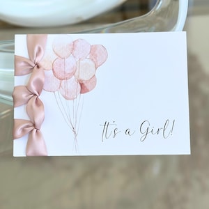 Carte de félicitations faite main personnalisée, ruban de satin, carte de luxe, félicitations personnalisées, félicitations pour le nouveau bébé, c'est une fille