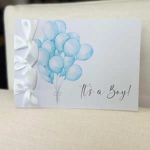 Carte de félicitations faite main personnalisée, ruban de satin, carte de luxe, félicitations personnalisées, félicitations pour l'arrivée de bébé, c'est un garçon