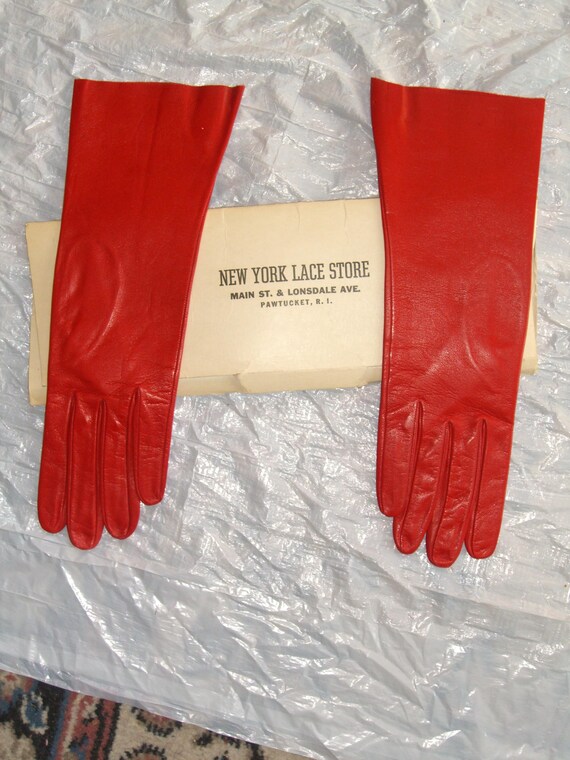 VINTAGE 1930/1940's Ladies Fine Red Leather Gloves