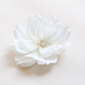 hair flower, Ivory hair flower, flower hair clip, wedding hair accessories, bridal hair flower