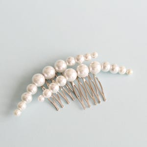 Pearl hair comb, pearl hair piece for a bride, miniature comb with pearls, wedding hair accessory with pearls, hair jewelry from pearls