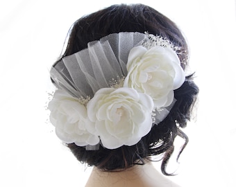Flower headpiece, White flower hair comb, Miniature Veil, Wedding Headpiece, Hair Comb For Bride, Bridal Hair Accessory, Bridal hair piece