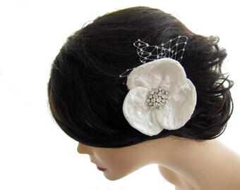 Wedding hair flower, Ivory hair flower, Ivory flower hair clip, Bridal hair clip, Ivory lace flower