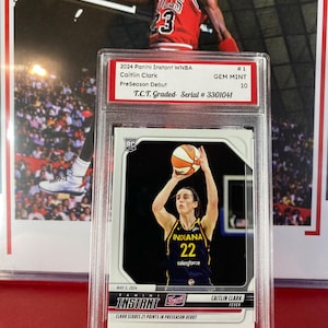 2024 Panini Instant # 1 Caitlin Clark Fernando PreSeason Debut T.c.t. Graded GEM Mint 10 (Authentische Panini Rookie Karte)