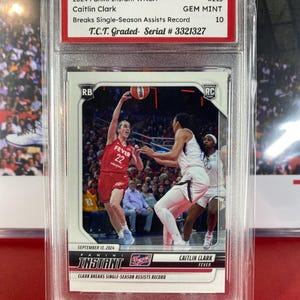 Tarjeta de novato de Caitlin Clark n.° 213 de la WNBA de Panini Instant 2024 que rompe el récord de asistencias en una sola temporada Gem Mint 10 de TCT Graded (panini auténtico)