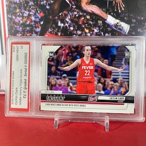 2024 Panini Instant WNBA #139 Caitlin Clark Rookie Karte Macht WNBA Geschichte Triple-Double TCT Graded Gem Mint 10