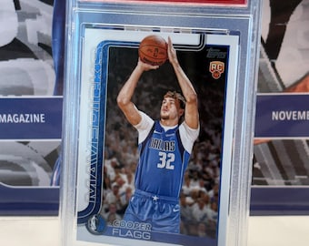 Tarjeta de novato de Cooper Flagg 2025 Topps NBA Flagship T.C.T. Calificación Gem Mint 10 con soporte