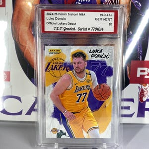 2024-25 Panini Instant NBA #LD-LAL Luka Doncic Official Laker Debut T.C.T. Graded Gem Mint 10 Card Stand incluso