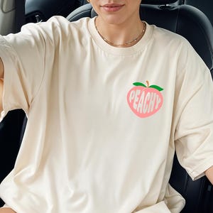 Comfort Colors® - Peachy Shirt, Juicy Peachy T Shirt Aesthetic Fruit Shirt Vintage Graphic Fruit Tee Cottagecore Clothing Gardening Gift