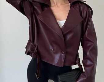 Veste courte en cuir écologique : épaule surdimensionnée, style avant-gardiste - Mode automne