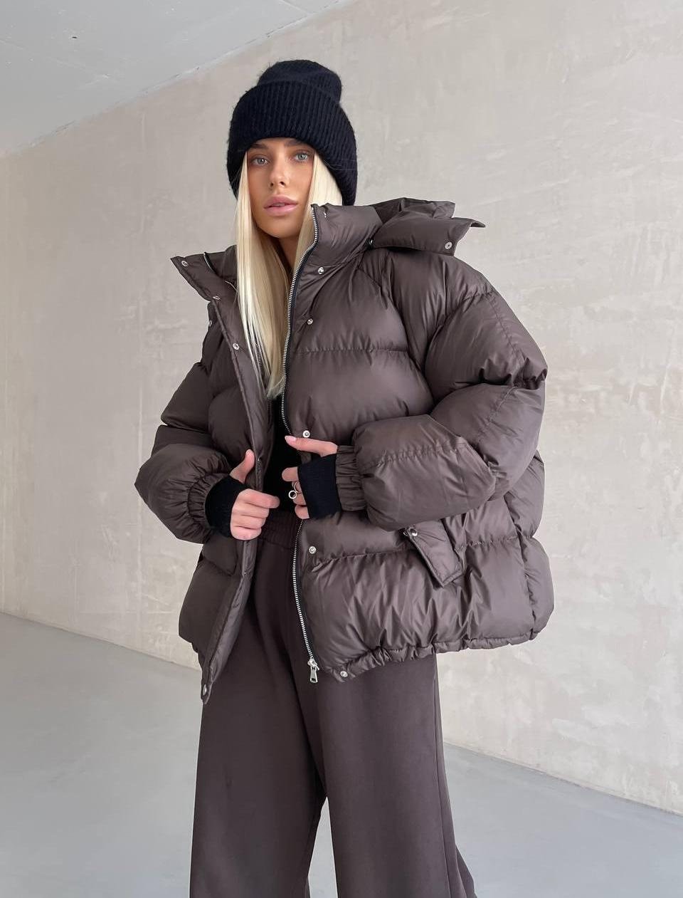 オーバーサイズブラウンパファーコート、フード付きミドル丈冬用