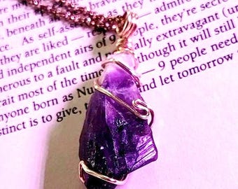 Collar con colgante de amatista en bruto envuelto en alambre – Joyería de cristal hecha a mano