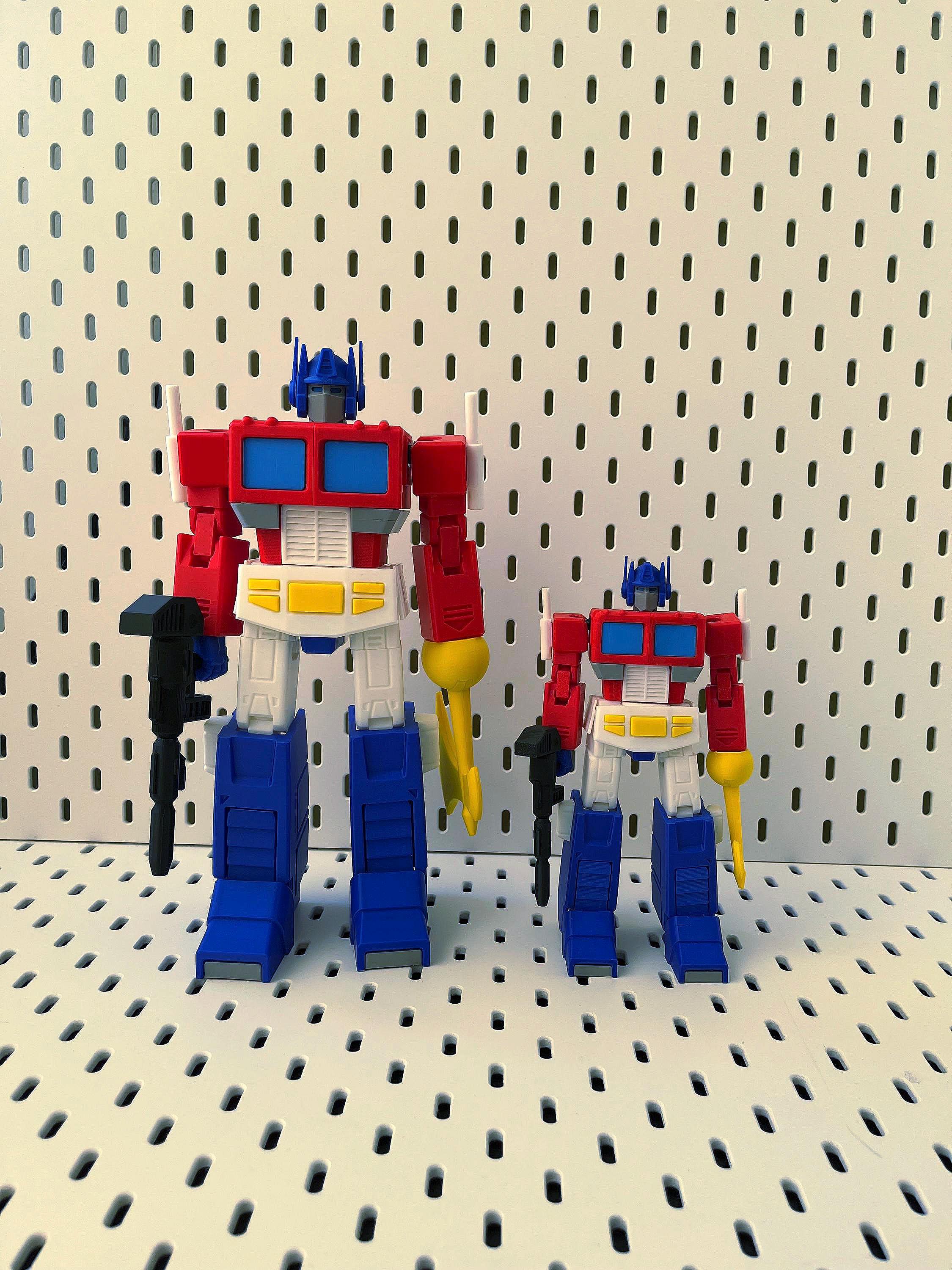 アメコミ Transformers G1 Optimus Prime Figure Transformers G1 Optimus Prime Model Kit - Diecast, LED, Weapons