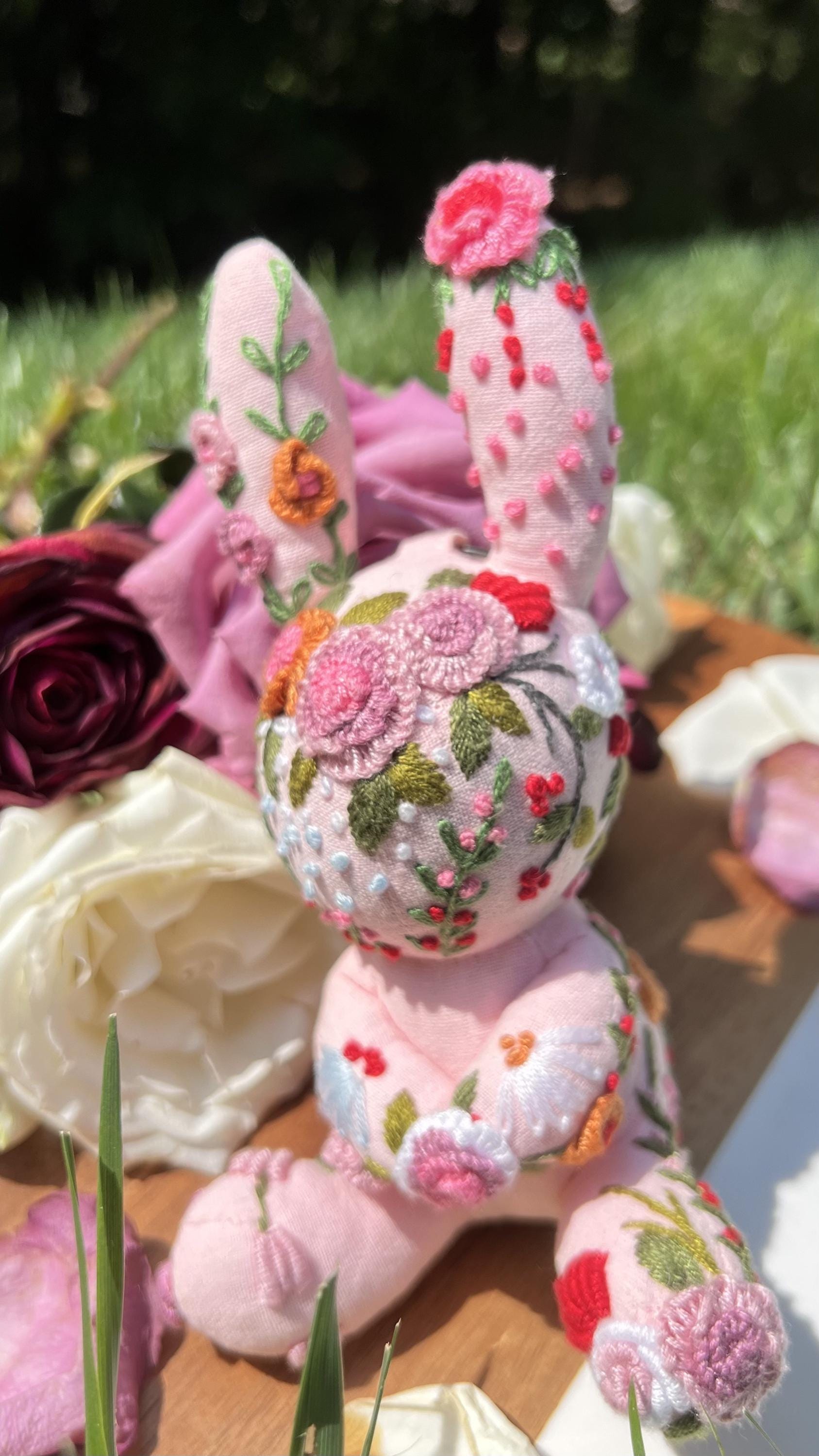 ハンドメイドのウサギのバッグチャーム - 刺繍されたウサギのバッグ