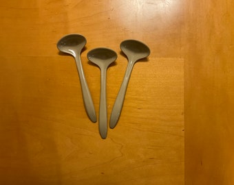 Vintage Tupperware condiment spoons, tan serving spoons