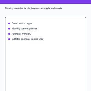 Könnte beinhalten: Ein digitales Dokument mit dem Titel Social Media Manager Client Kit und einem violetten Kopfbereich. Es listet Planungsvorlagen für Kundeninhalte, Freigaben und Berichte auf, darunter Marken-Intake-Seiten, einen monatlichen Inhaltsplaner, einen Freigabe-Workflow und einen bearbeitbaren CSV-Freigabe-Tracker. Der untere Text lautet Printable PDF + editable CSV | Instant digital download.