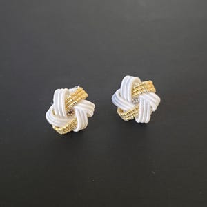 Japanese Mizuhiki earrings　Hand-knitted earrings　日本の伝統工芸品、水引を使って手で編んだイヤリング/White and Gold