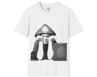 Camiseta de Aleister Crowley / Camiseta de mago ocultista / Ropa gráfica mística / Moda esotérica Thelema / Ocultismo vintage