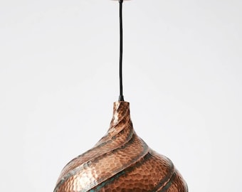 Lámpara colgante de cobre con diseño de hojas - Cúpula con pátina verde oxidada - Iluminación marroquí tallada a mano - Lámpara rústica para isla de cocina de estilo granja