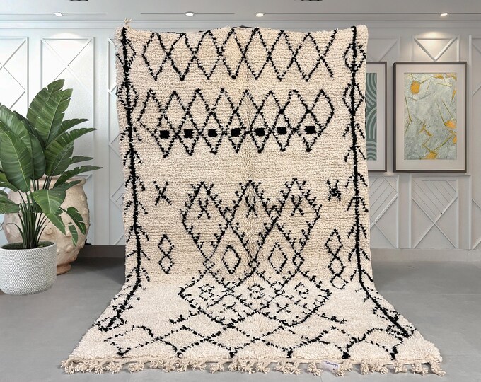 Elegant Beni Ourain Rug - Handmade - Simple Black and White Grid Pattern - Moroccan Authenticity - 50% OFF - FREE SHIPPING