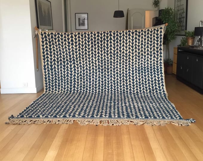 Blue & White Moroccan Chevron Rug – Handwoven Wool Berber Carpet – Custom Sizes – Modern Boho Minimalist Decor