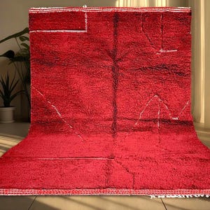 Alfombra marroquí de color rojo intenso: alfombra de lana hecha a mano, alfombra bereber, decoración bohemia marroquí personalizada, alfombra de lana llamativa para sala de estar. imagen 1