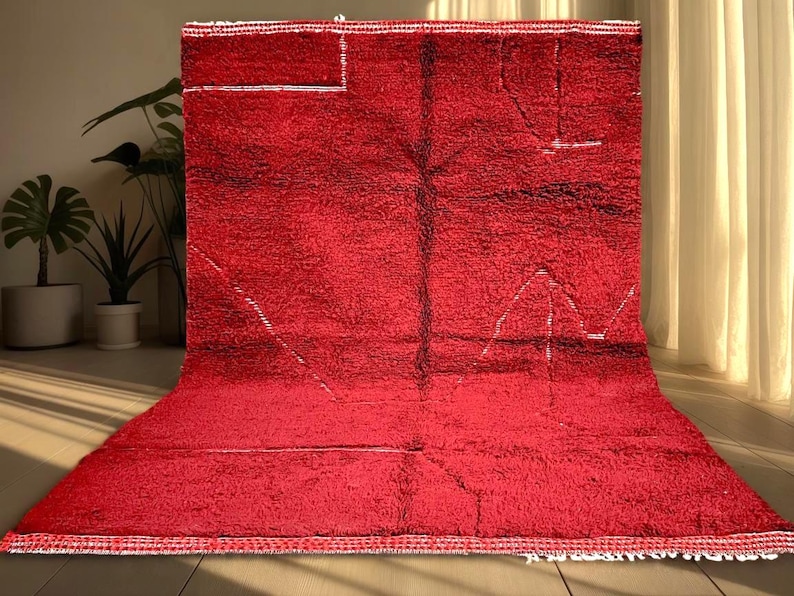 Alfombra marroquí de color rojo intenso: alfombra de lana hecha a mano, alfombra bereber, decoración bohemia marroquí personalizada, alfombra de lana llamativa para sala de estar. imagen 1