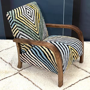 Timeless Elegance Handcrafted Mid-Century Modern Armchair with Retro Lounge Charm, Vintage Relaxation in Moroccan Wood Style, A Perfect Gift