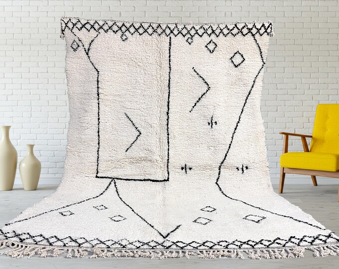 Moroccan Beni Ourain Rug 217x295 cm / 7.1x9.7 ft– Handwoven Wool Runner, Boho Hallway Decor, Black and White Minimalist Style