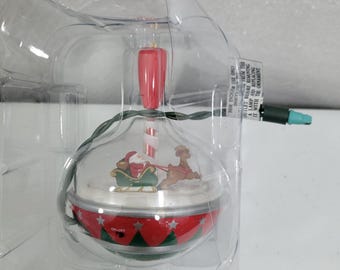 Vintage Hallmark Keepsakes Ornament 1998 Santa&#39;s Spin Top 11924-2M8