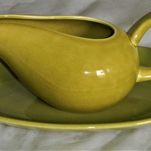 Russell Wright by Steubenville (USA) Creamer/Gravy - Mid Century Modern - Chartreuse - Mint - Vintage
