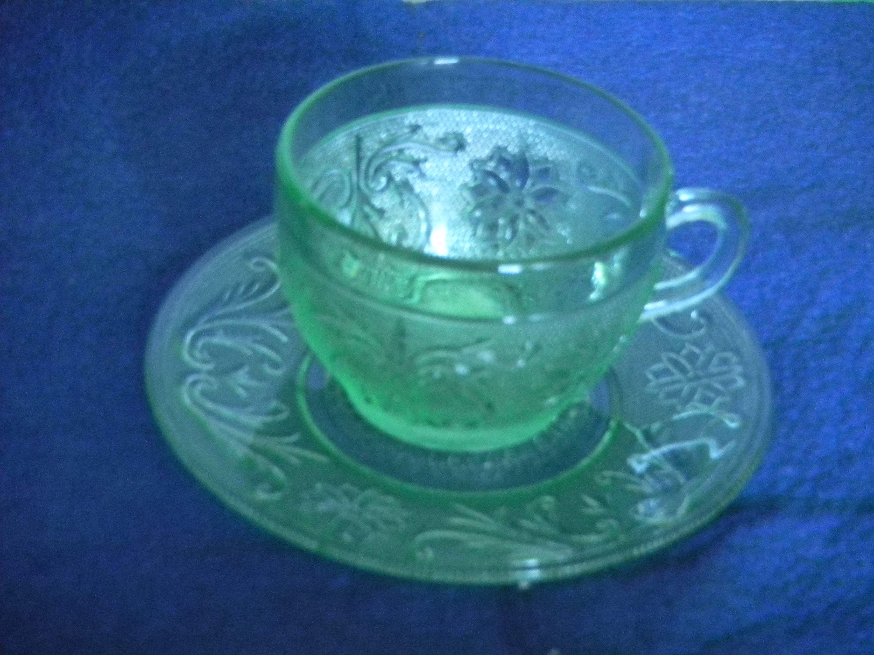インディアナ グラス 社　ティエラ シャンティリー　ウランガラス Tiara chantilly glass plates - Etsy 日本